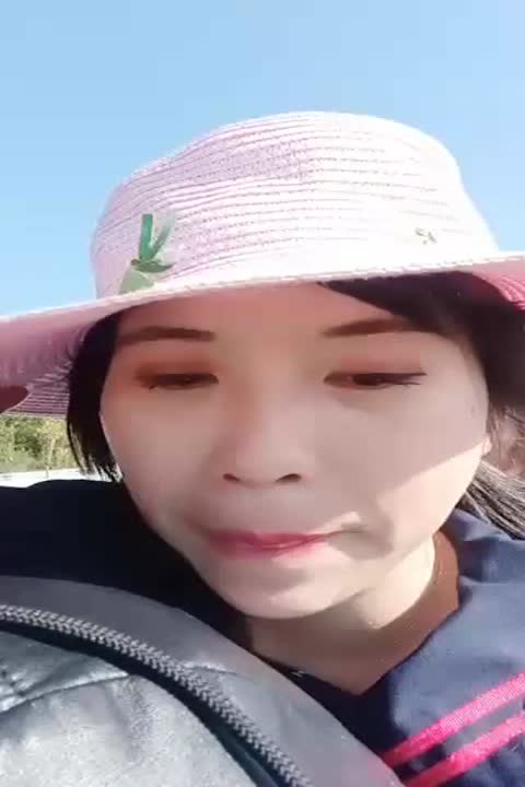 双马尾非常骚的少妇第三部-乘摩托到户外路边啪啪秀舔JJ后入-骚话特别多很是诱惑